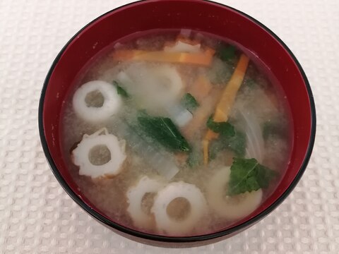 野菜とちくわの味噌汁